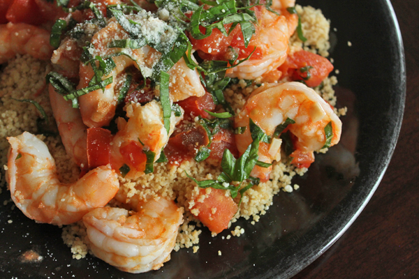 Camarones sobre couscous