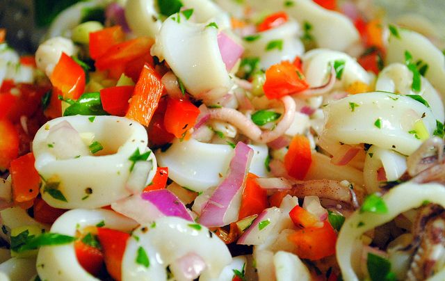 Ensalada de calamar con limón y perejil