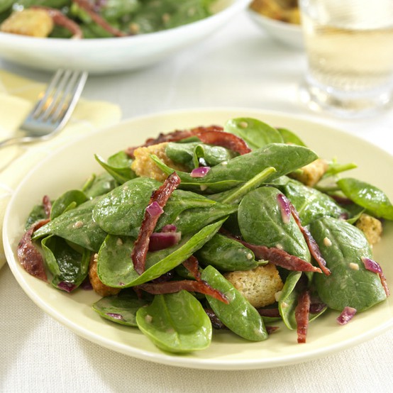 Ensalada de espinaca y tocineta