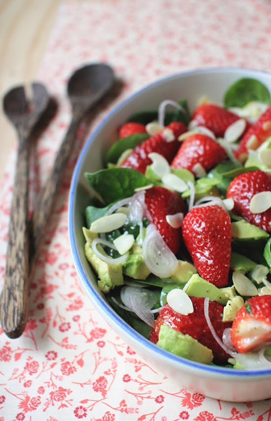 Ensalada de fresas y aguacate
