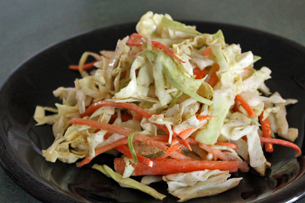 Ensalada de repollo con pera y almendra