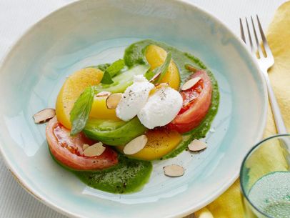 Ensalada de tomate, melocotón y ricotta