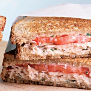 Panini de pavo y tomate