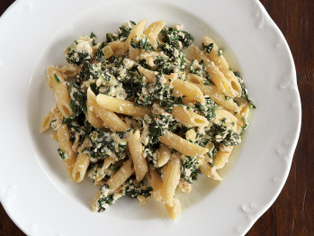 Pasta con espinaca y ricotta