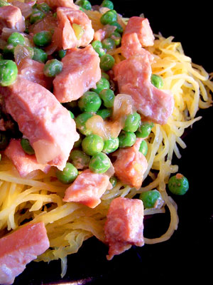 Pasta con salmón y arvejas