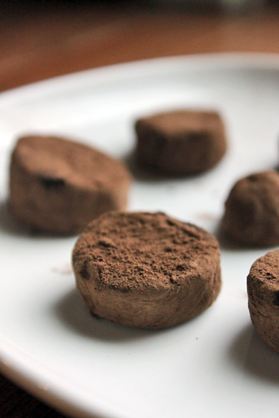 Pedacitos de banano cubiertos en chocolate