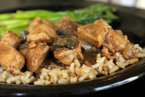 Pollo con hongos portobello