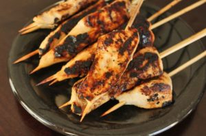 Pollo con maple y jenjibre en pincho