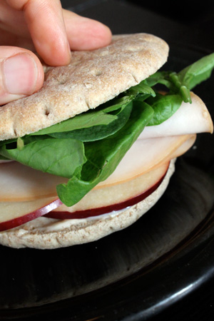 Sandwich de pavo con manzana