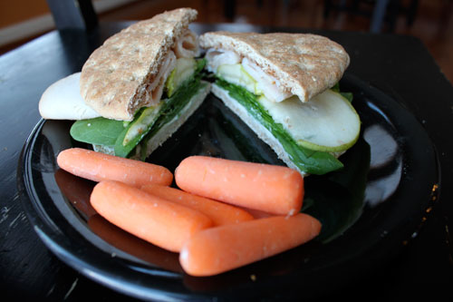Sandwich de pera con pavo